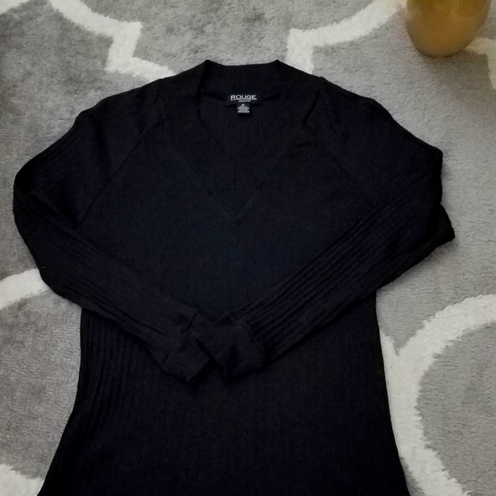 Ribbed v-neck pullover